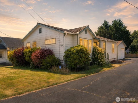 Photo of 710 Perry Avenue, Hoquiam, WA 98550 (MLS # 2554063)