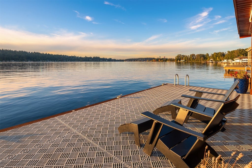 Photo of 5021 Lakehurst Lane, Bellevue, WA 98006 (MLS # 2594773)