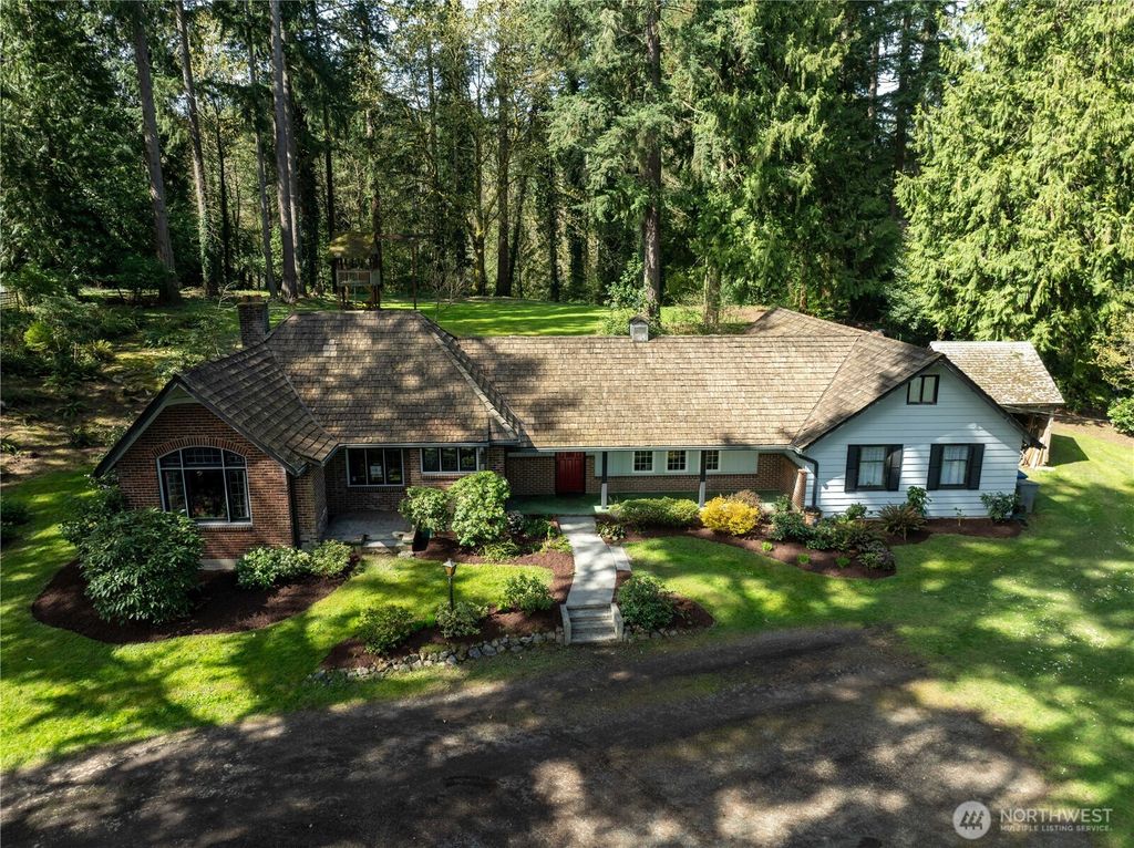 Photo of 17137 32nd. Avenue NE, Lake Forest Park, WA 98155 (MLS # 2356751)