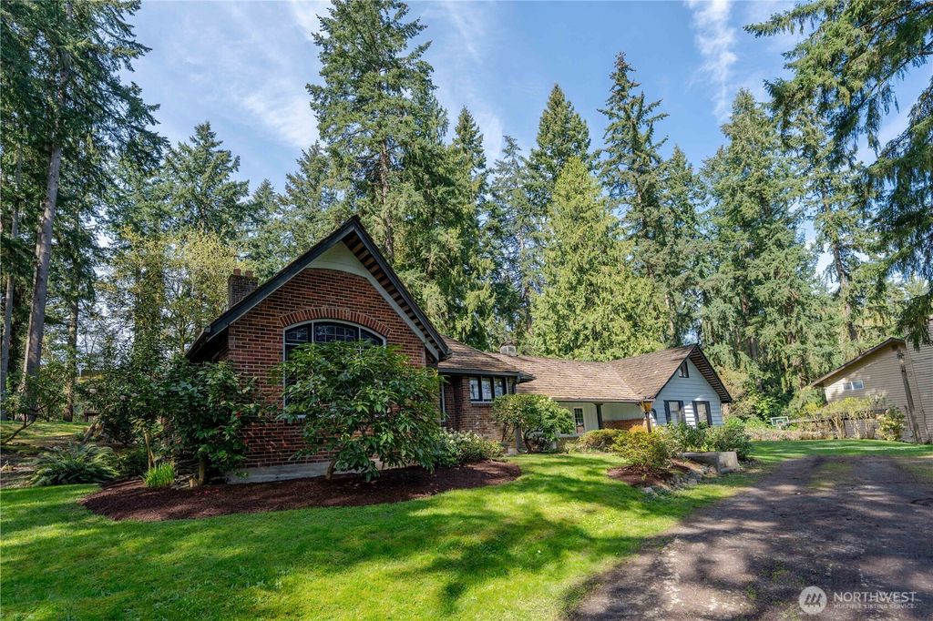 Photo of 17137 32nd. Avenue NE, Lake Forest Park, WA 98155 (MLS # 2356751)