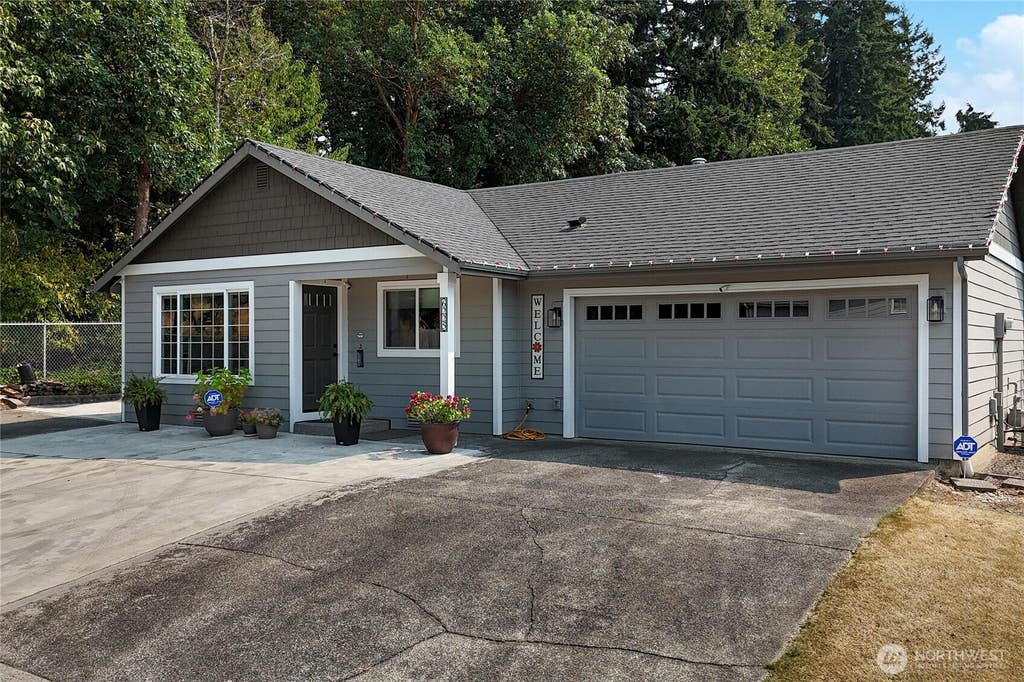 Photo of 6225 41st Ave E AVE, Tacoma, WA 98443 (MLS # 2569983)