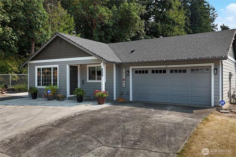 Photo of 6225 41st Ave E AVE, Tacoma, WA 98443 (MLS # 2569983)