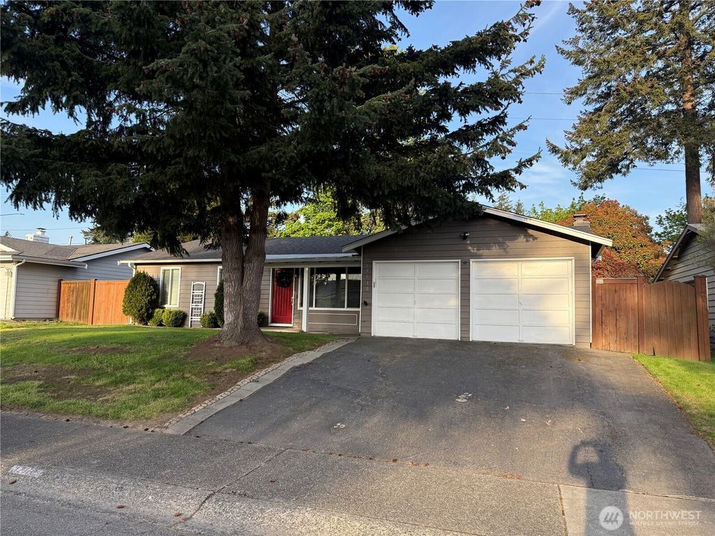 Photo of 17110 139th Place SE, Renton, WA 98058 (MLS # 2374215)