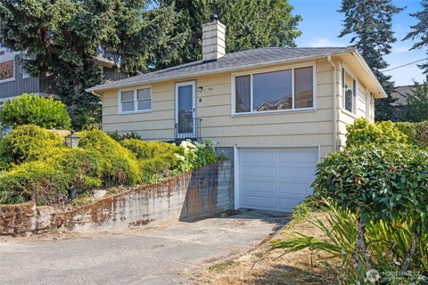Photo of 1013 N 33rd Place, Renton, WA 98056 (MLS # 2567927)