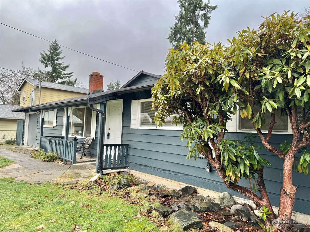 Photo of 11811 SE 164th St St, Renton, WA 98058 (MLS # 2192352)