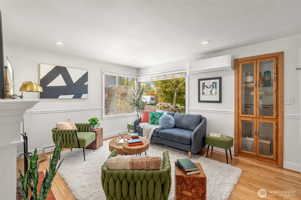 Photo of 7928 16th Avenue SW, Seattle, WA 98106 (MLS # 2381346)
