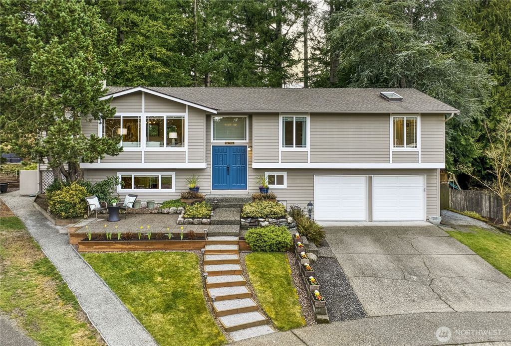 Photo of 14204 NE 64th Court, Redmond, WA 98052 (MLS # 2339318)