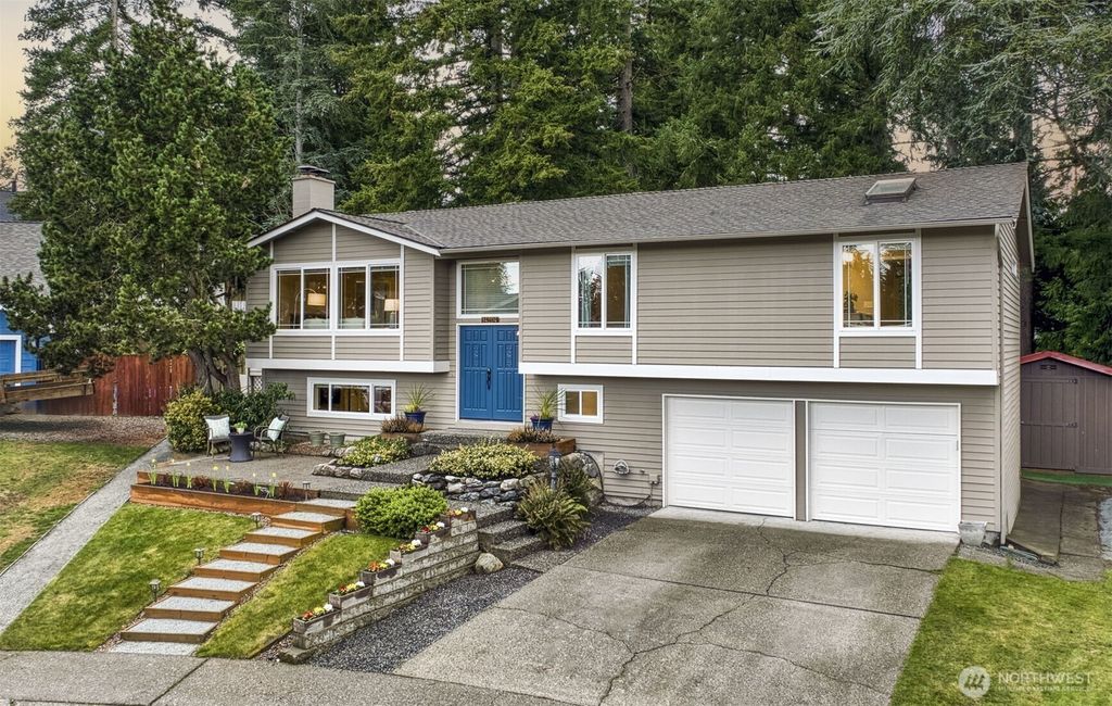 Photo of 14204 NE 64th Court, Redmond, WA 98052 (MLS # 2339318)