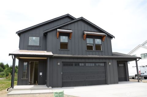 Photo of 708 Legacy Way, Sedro Woolley, WA 98284 (MLS # 2517671)