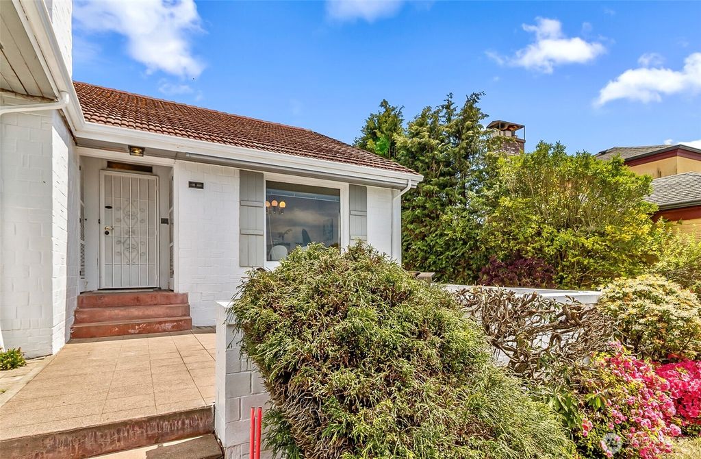 Photo of 2814 42nd Avenue W, Seattle, WA 98199 (MLS # 2513314)