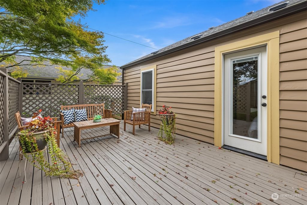 Photo of 1033 Oakes Avenue, Everett, WA 98201 (MLS # 2305069)