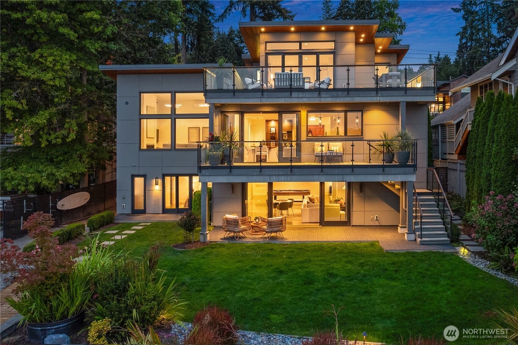 Photo of 13031 Holmes Point Drive NE, Kirkland, WA 98034 (MLS # 2578061)