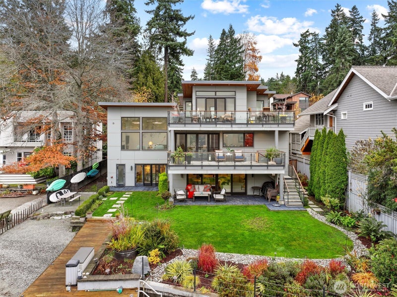 13031 Holmes Point Drive NE