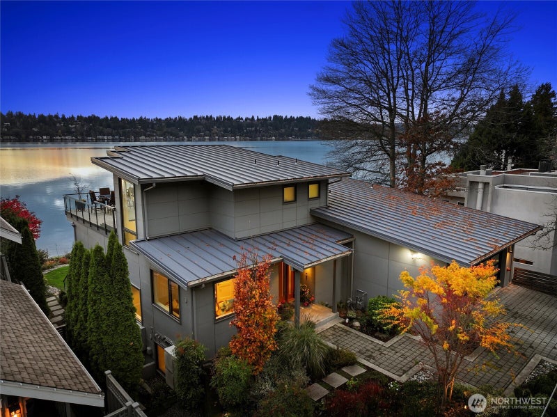 13031 Holmes Point Drive NE