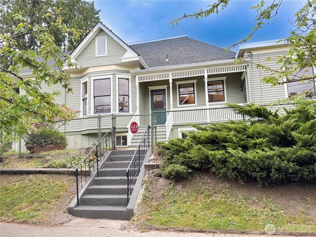 Photo of 123 24th Avenue, Seattle, WA 98122 (MLS # 2371977)