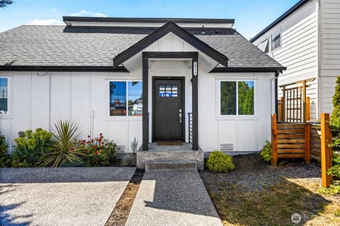 Photo of 10215 Evanston Avenue N #2, Seattle, WA 98133 (MLS # 2545746)
