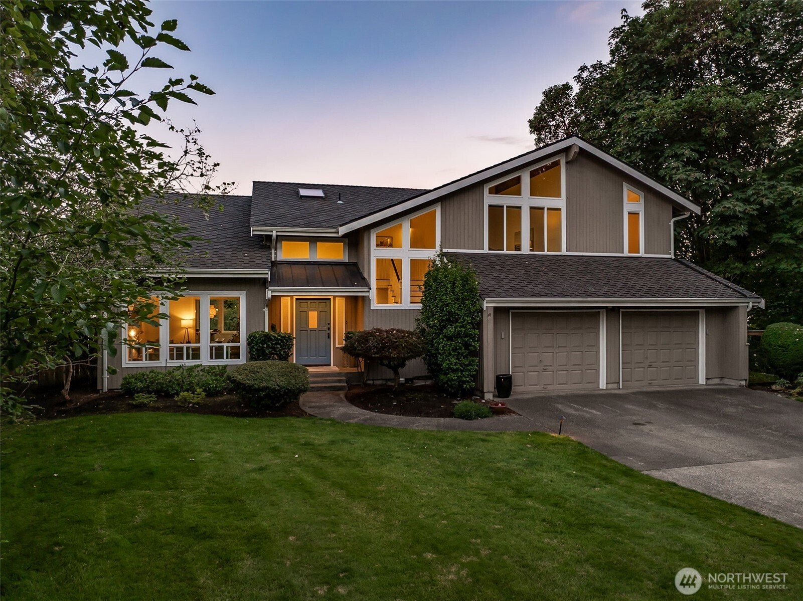 8107 Warren Drive NW