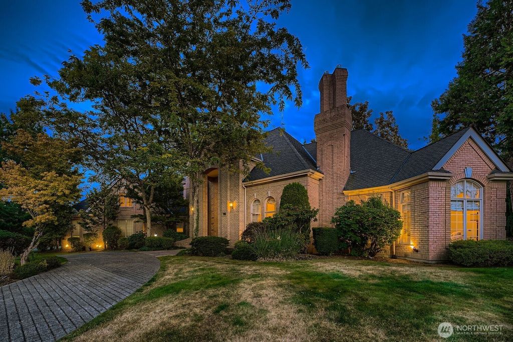 Photo of 17239 NE 126th Place, Redmond, WA 98052 (MLS # 2419364)