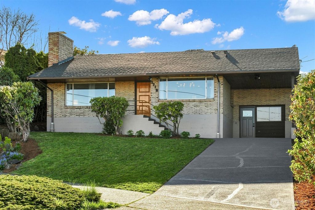 Photo of 3719 38th Avenue SW, Seattle, WA 98126 (MLS # 2505504)