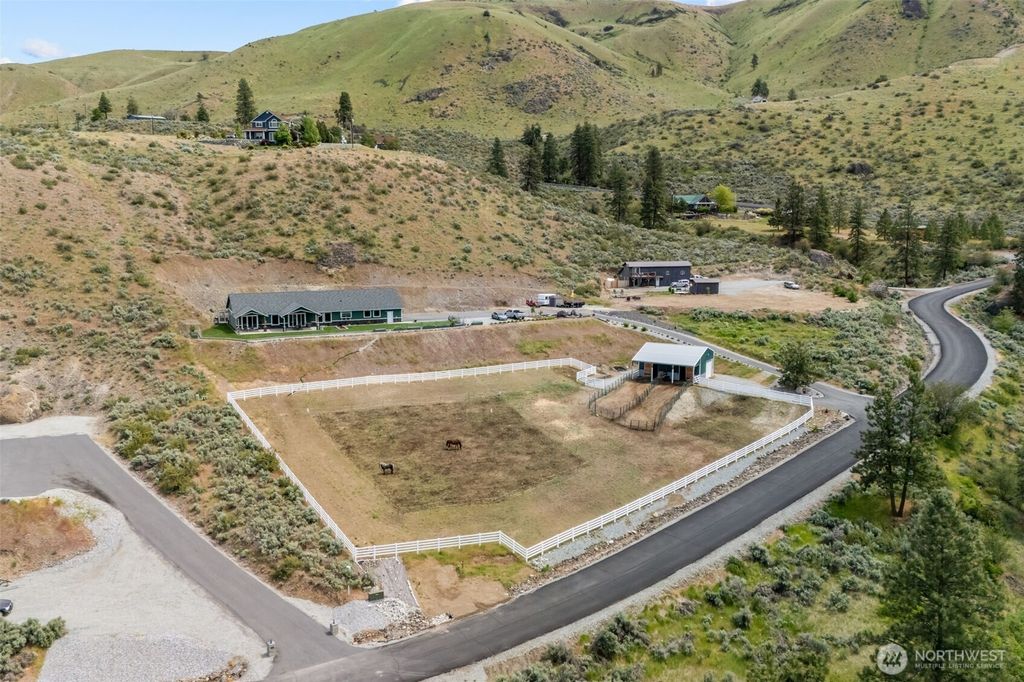 Photo of 26 Corral Creek Drive, Orondo, WA 98843 (MLS # 2526205)