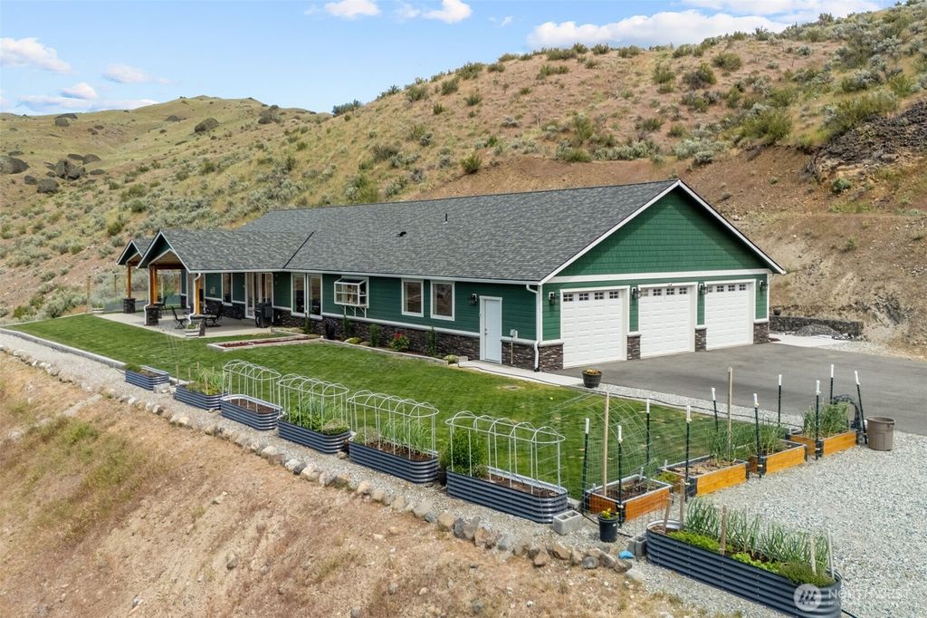 Photo of 26 Corral Creek Drive, Orondo, WA 98843 (MLS # 2526205)