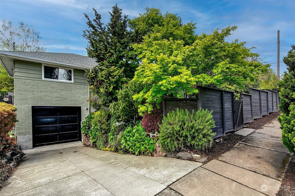 Photo of 6255 39th Avenue NE, Seattle, WA 98115 (MLS # 2230019)