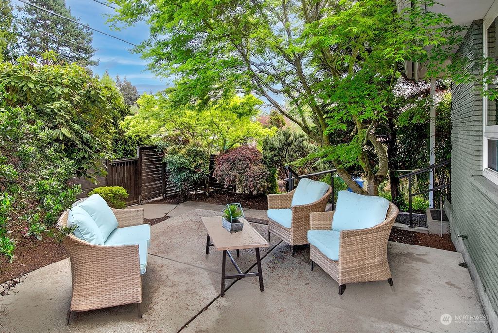 Photo of 6255 39th Avenue NE, Seattle, WA 98115 (MLS # 2230019)