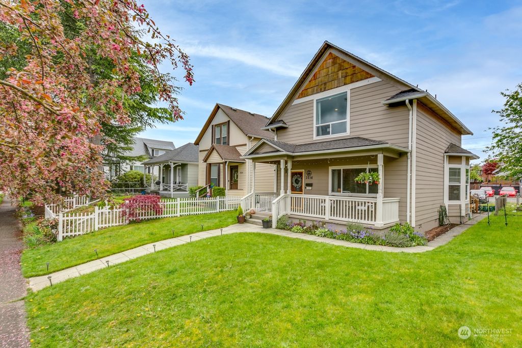 Photo of 3216 Oakes Avenue, Everett, WA 98201 (MLS # 2230210)