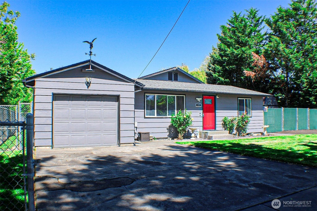 Photo of 131 SE 3rd Street, Milton-Freewater, OR 97862 (MLS # 2521479)