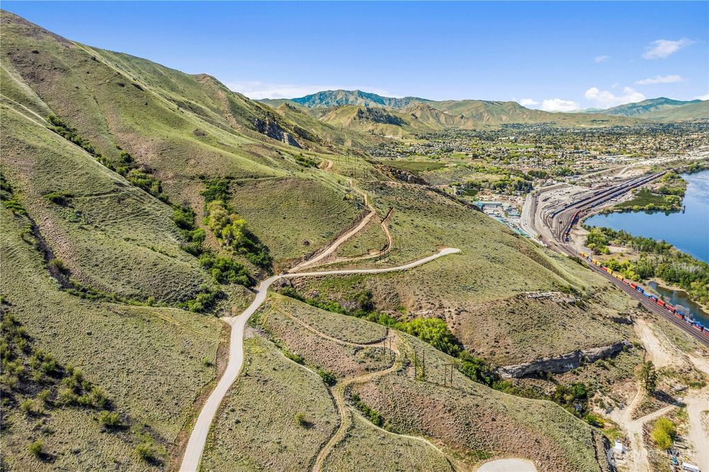 Photo of 1501 Lot C Malaga Alcoa Highway, Wenatchee, WA 98801 (MLS # 2515649)