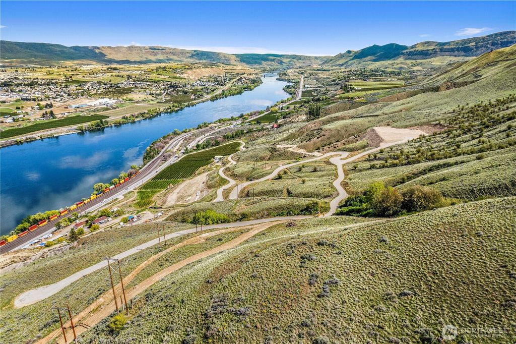 Photo of 1501 Lot C Malaga Alcoa Highway, Wenatchee, WA 98801 (MLS # 2515649)