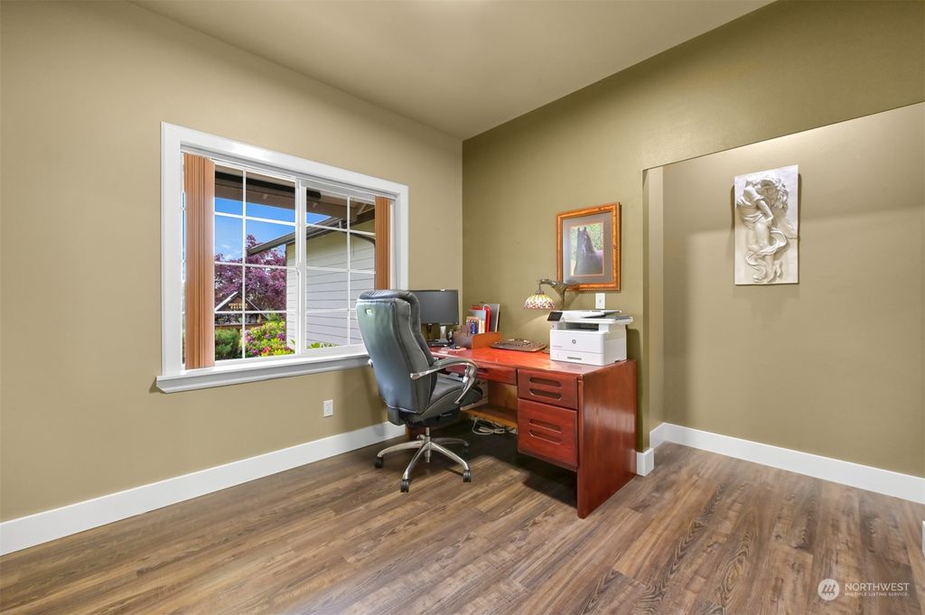 listing image 9368456560847782915