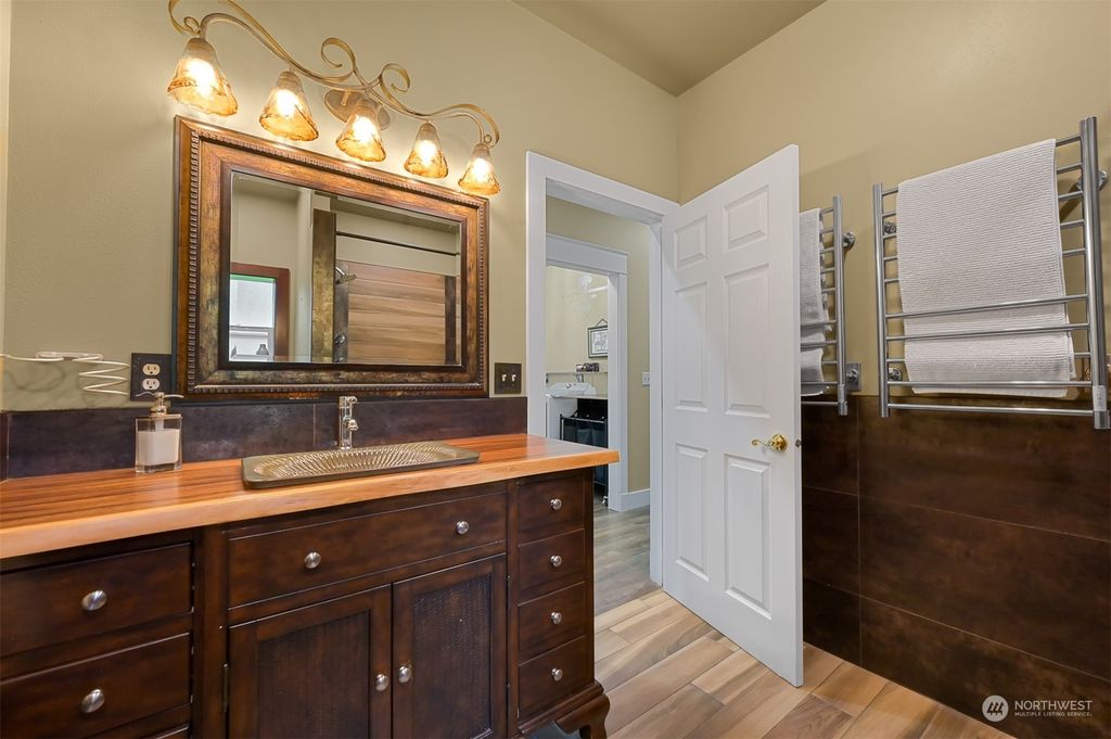 listing image 9364372886804299352