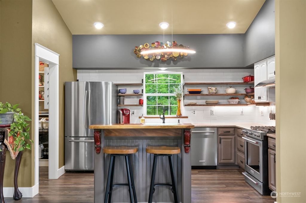 listing image 9367541821486481854