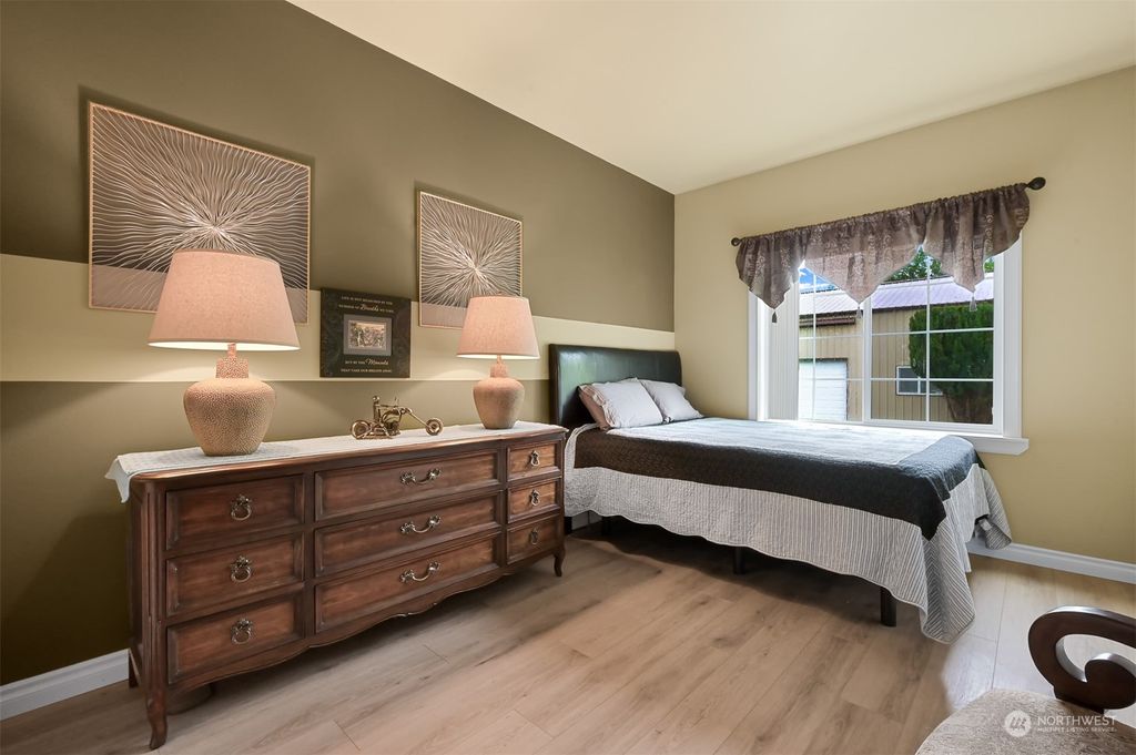 listing image 9369516451287518256