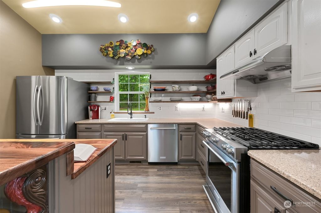 listing image 9365621906210947423