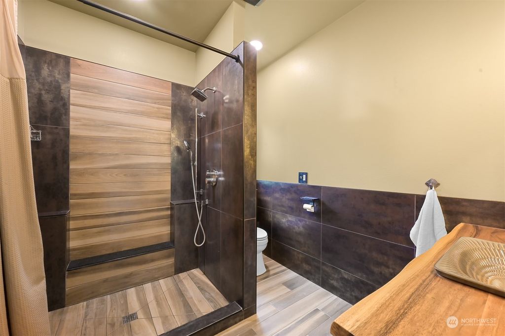 listing image 9369208458739866547