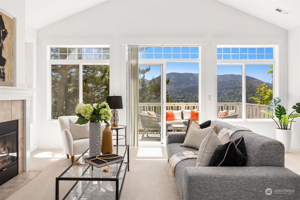 Photo of 23120 SE Black Nugget Road #S1, Issaquah, WA 98029 (MLS # 2248273)