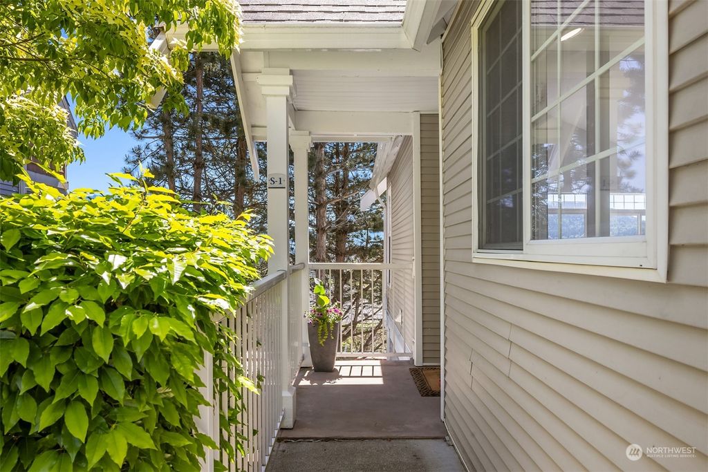 Photo of 23120 SE Black Nugget Road #S1, Issaquah, WA 98029 (MLS # 2248273)