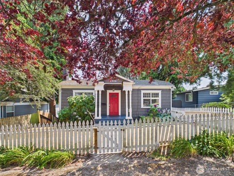Photo of 2906 16th Street, Everett, WA 98201 (MLS # 2559513)
