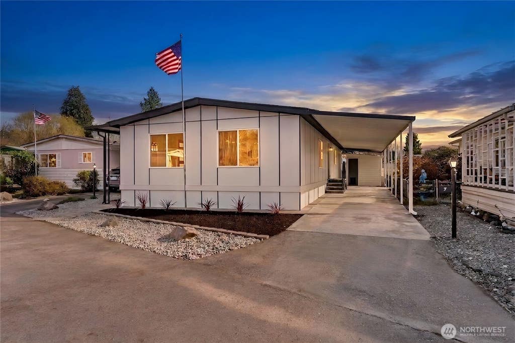 Photo of 1510 Maple Lane #7, Kent, WA 98030 (MLS # 2545329)
