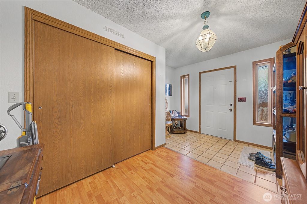 Photo of 2238 S Crestmont Drive, Moses Lake, WA 98837 (MLS # 2488862)