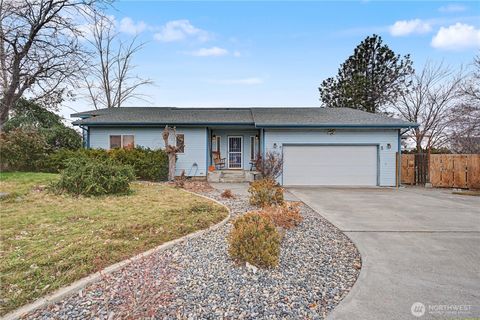 Photo of 2238 S Crestmont Drive, Moses Lake, WA 98837 (MLS # 2488862)