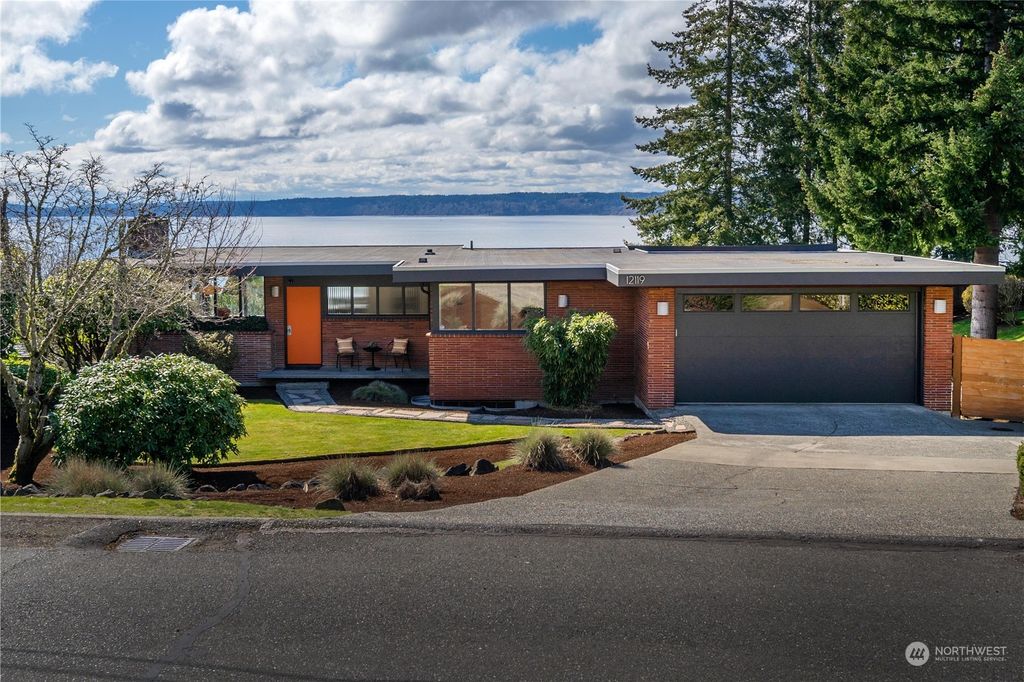 Photo of 12119 25th Avenue SW, Burien, WA 98146 (MLS # 2047897)