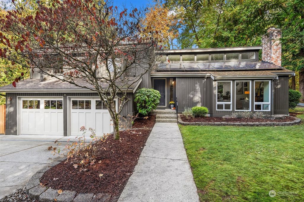 Photo of 1070 NW Glenwood Court, Issaquah, WA 98027 (MLS # 2305186)