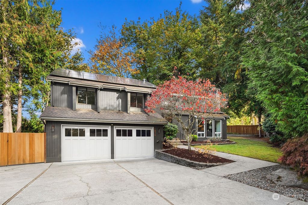 Photo of 1070 NW Glenwood Court, Issaquah, WA 98027 (MLS # 2305186)