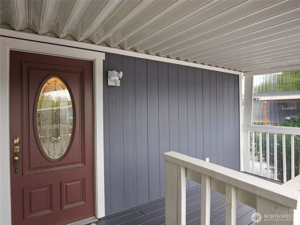 Photo of 415 Lakeview Road #F16, Lynnwood, WA 98087 (MLS # 2426432)