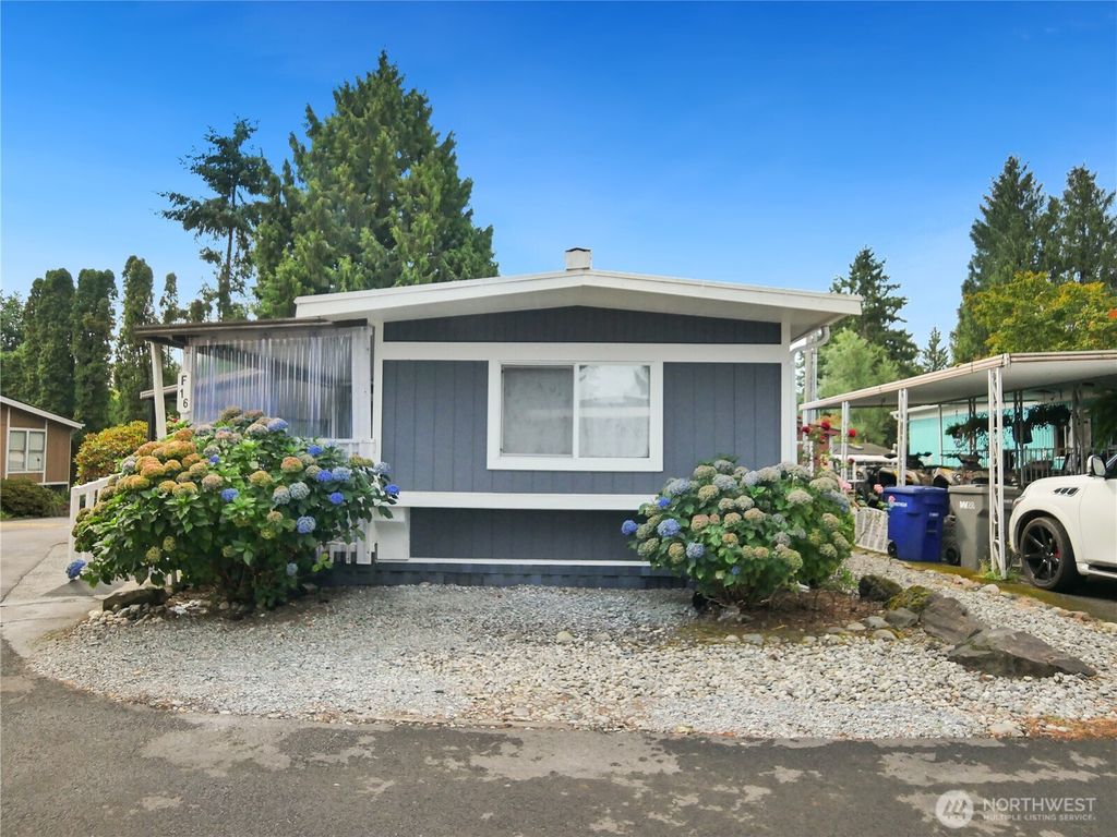 Photo of 415 Lakeview Road #F16, Lynnwood, WA 98087 (MLS # 2426432)