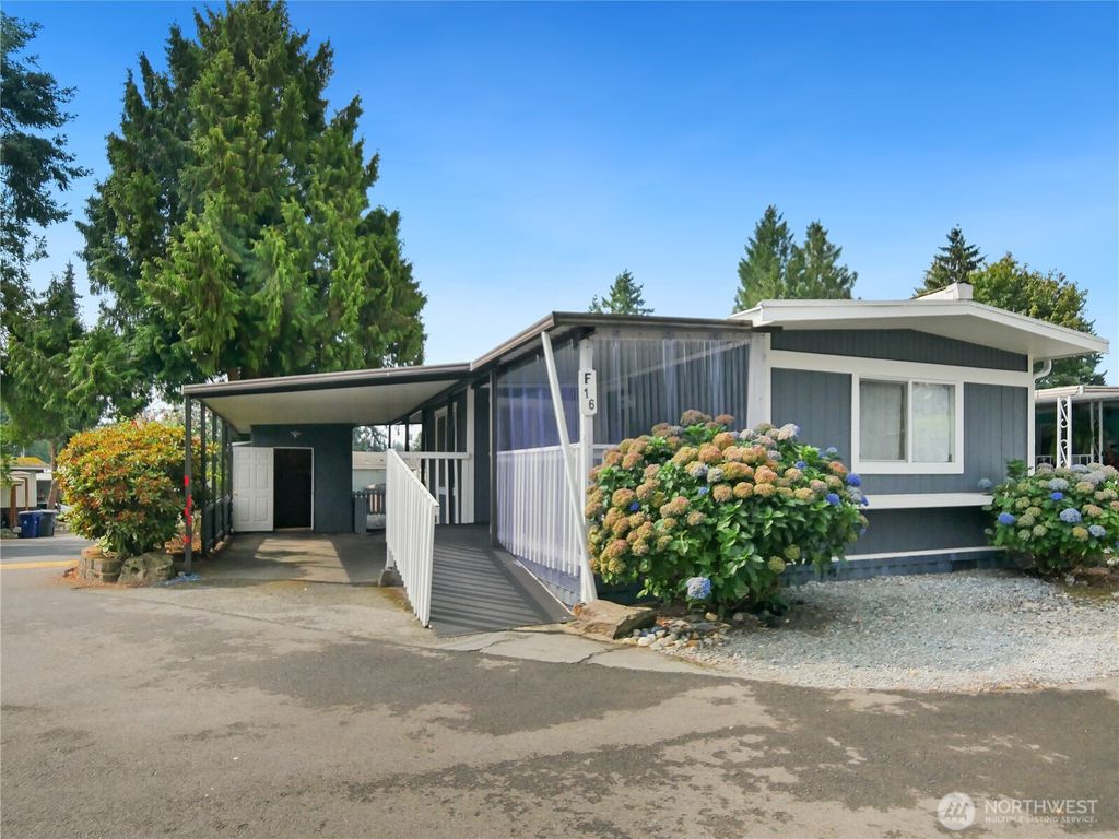 Photo of 415 Lakeview Road #F16, Lynnwood, WA 98087 (MLS # 2426432)