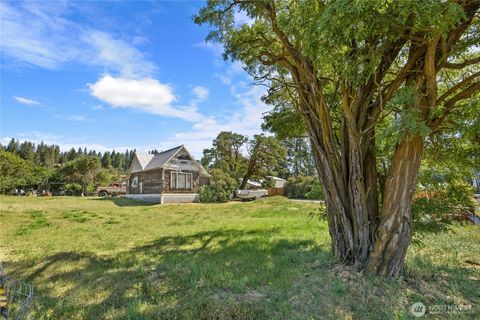 Photo of 1105 E Third Street, Cle Elum, WA 98922 (MLS # 2481174)
